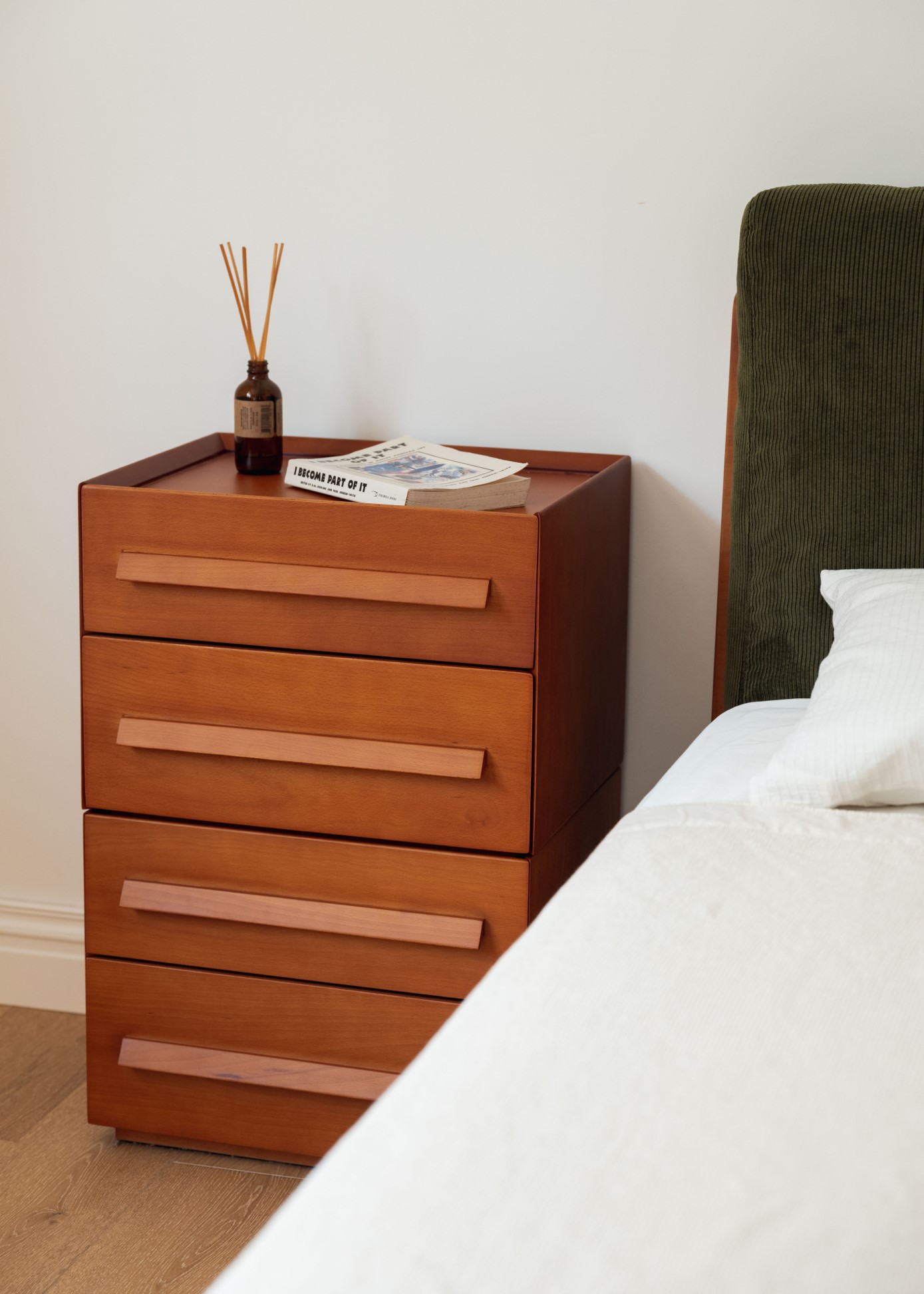 โต๊ะข้างเตียงสไตล์ญี่ปุ่นย้อนยุค รุ่น Monohana - Image 9