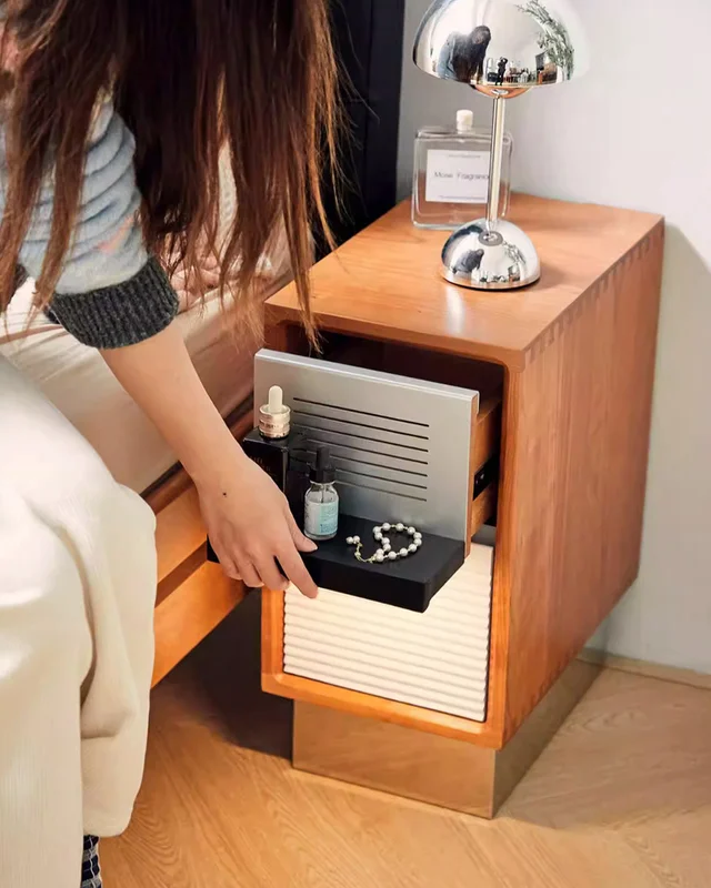 โต๊ะข้างเตียง มีไฟในตัว พร้อมลิ้นชักเก็บของ รุ่น Hisui - Image 3